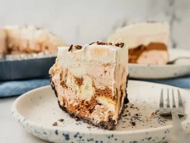 3-Ingredients Easy Ice Cream Pie Recipe